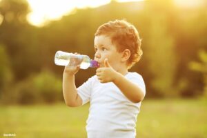 آب آشامیدنی کودک