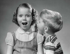 2 1950s surprised little girl looking vintage images | بی‌سی‌سی مگ